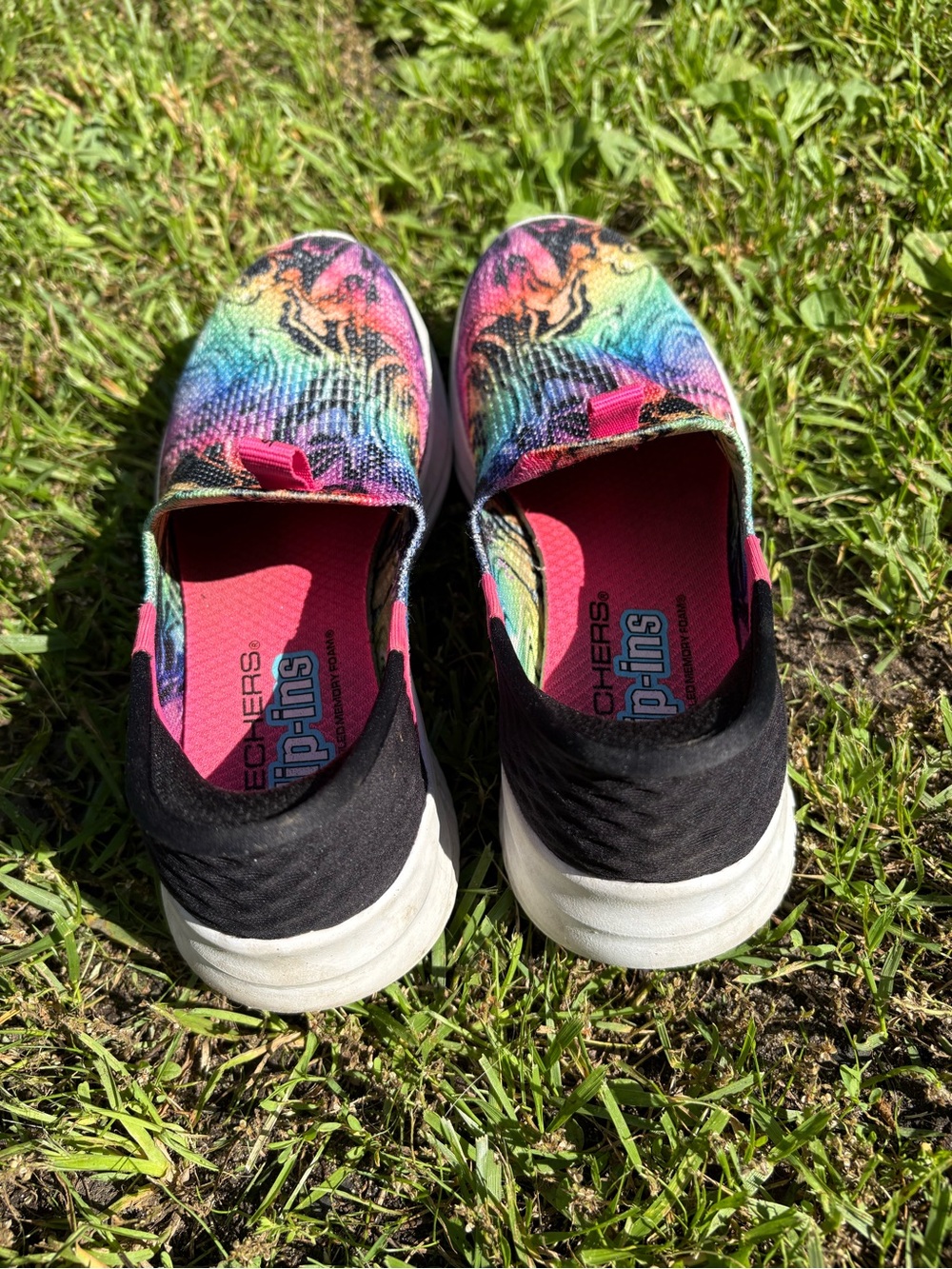 Sketchers Slip-On Athletic Shoes Girl’s size 1 - Picture 3 of 4